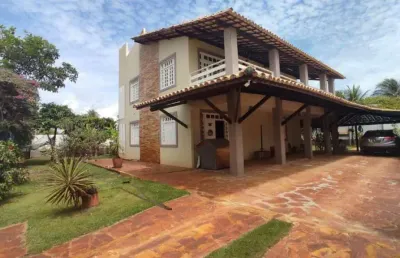 Casa com uma linda área verde e piscina na zona de expansão