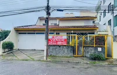 Casa com 3 quartos à venda na Rua Tarso Sobral, Grageru, Aracaju