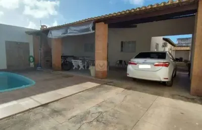 Casa mobiliada com piscina na zona de expansão a 300m da praia do robalo.