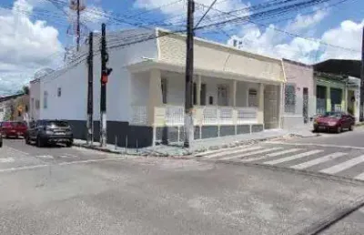 Casa de esquina no centro de estância - oportunidade única!