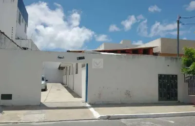 Oportunidade de investimento: área com 4 quitinetes e projeto para construção na parte superior