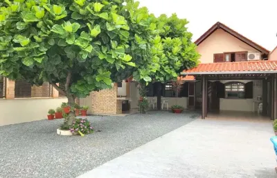 Casa com 3 quartos para alugar na Rua Vereador Manoel José dos Santos, Bombas, Bombinhas