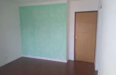 Apartamento para venda possui 50 metros quadrados com 2 quartos