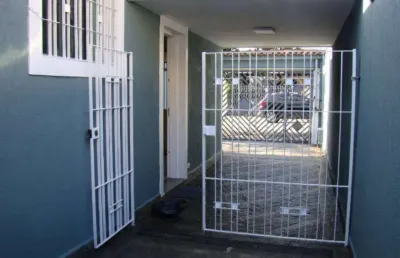 Casa para aluguel possui 120 metros quadrados com 2 quartos