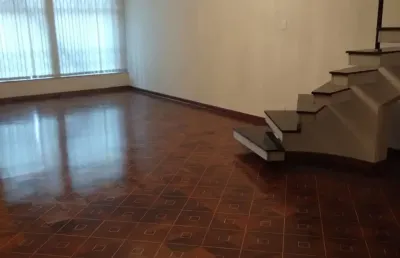 Sobrado alto padrão com 3 dorms sendo 1 suite, 2 vagas