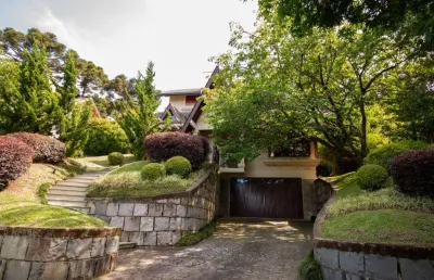 Casa 04 dorm. à venda no bairro laje de pedra - 2 vagas de garagem