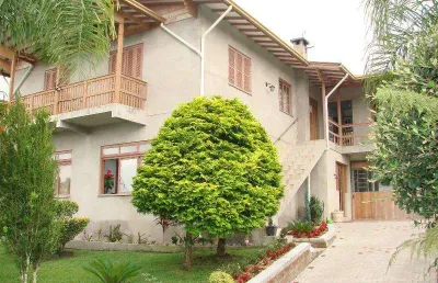 Casa 06 dorm. à venda no bairro carniel com 250 m² de área privativa - 5 vagas de garagem