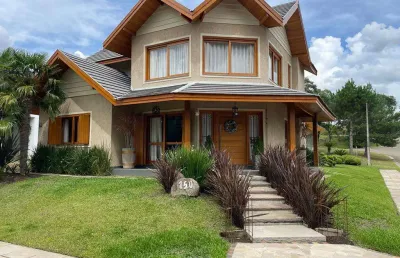 Casa 03 dorm. à venda no bairro carniel com 250 m² de área privativa - 2 vagas de garagem