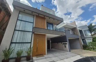 Linda casa decorada dentro de condomínio 3 quartos sendo 1 suíte