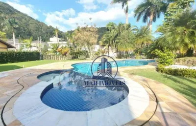 Linda casa em condomínio fechado na praia de pernambuco no guarujá, 5 suítes, mais de mil metros de terreno, elegantemente decorada!