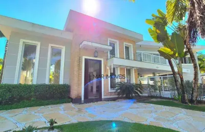 Linda casa em condomínio de alto padrão na região da praia de pernambuco no guarujá!