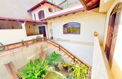 Casa com 4 quartos à venda na morfim, 55, estreito, florianópolis por r$ 1.150.000