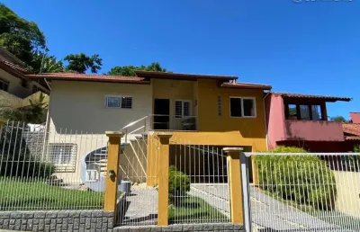 Casa com 3 quartos à venda na rua juventino dos santos barbosa, 196, coqueiros, florianópolis por r$ 1.750.000