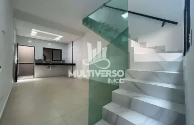 Sobrado com 2 dormitórios em condomínio com piscina no maracanã