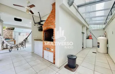 Casa sobrado 3 dormitórios com dependência com piscina e churrasqueira boqueirão