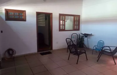 Excelente  residencia ampla, com total segurança , localização excelente