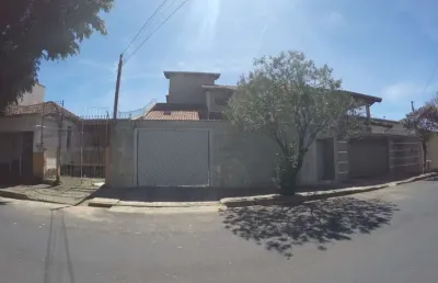 Casa com 5 quartos à venda no Jardim Bela Vista, Bauru 
