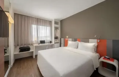Quarto de hotel, localizado na entrada da cidade, ótimo acesso.