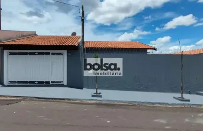 Casa no bairro santa edwirges com 3 dormitórios ! !