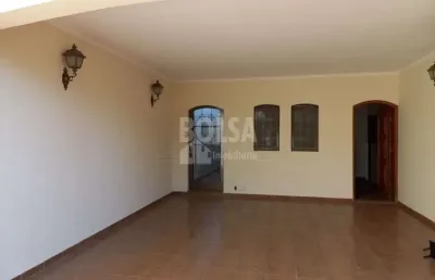Excelente  residencia ampla, com total segurança , localização excelente