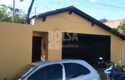 Casa com 5 quartos para alugar na Vila Nipônica, Bauru 