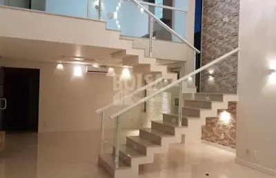 Excelente  residencia ampla, moderna, completíssima em armários, ar condicionado