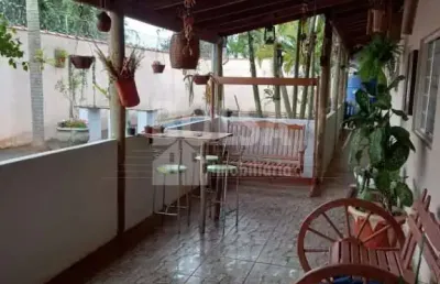 Casa com 2 quartos para alugar no Vale do Igapó, Bauru 