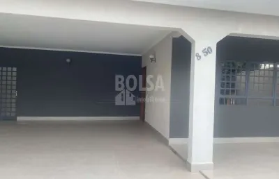 Excelente  residencia ampla, com total segurança , localização excelente