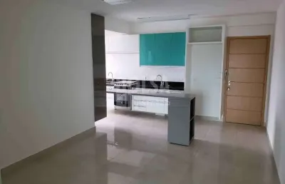 Lindo apartamento com sacada, completíssimo em armários , muito bem localizado