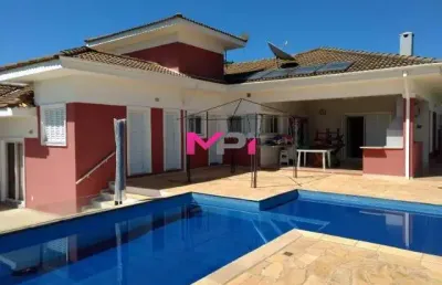 Casa a venda no condomínio vivendas do japi - jundiaí/sp. suites com closet - quintal gramado e piscina.