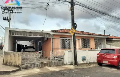 Casa com 4 quartos (2 suítes) , vizinho à igreja do antônio bezerra