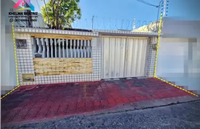 Vendo casa plana com 3 quartos, quintal, na parquelândia próximo à loja couro fino