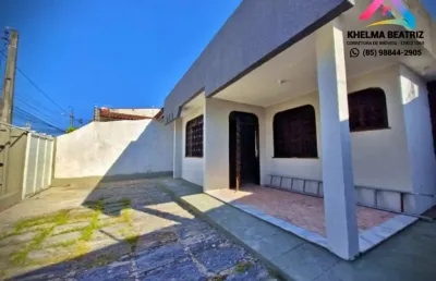 Vendo casa no montese com amplo terreno, toda solta, varanda e quintal
