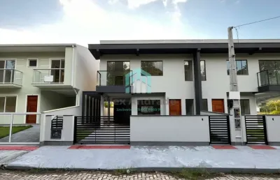 Casa geminada em forquilhas - 3 dormitórios por r$580 mil