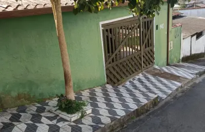 Vendo  centro de pedro de toledo - sp - 02 dor. próximo ao comércio.