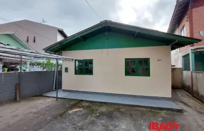 Excelente casa 2 dormitório(s) em estreito - florianópolis