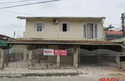 Excelente casa 5 dormitório(s) em trindade - florianópolis