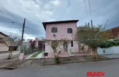 Excelente casa 3 dormitório(s) em balneário - florianópolis
