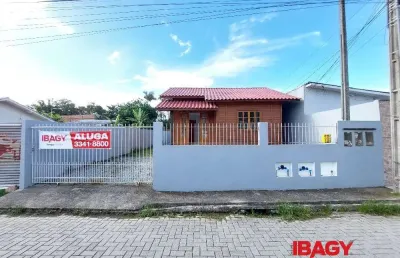 Excelente casa 2 dormitório(s) em pachecos - palhoça