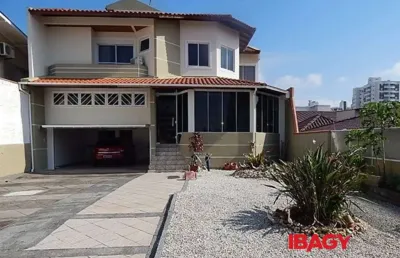 Excelente casa 4 dormitório(s) em barreiros - são josé