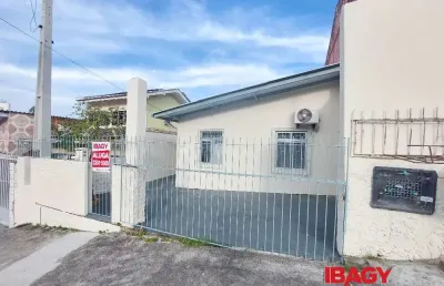 Excelente casa 2 dormitório(s) em capoeiras - florianópolis
