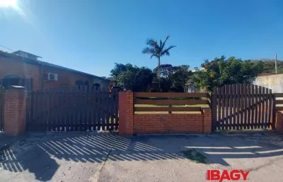 Excelente casa 3 dormitório(s) em campeche - florianópolis