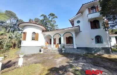 Excelente casa 4 dormitório(s) em itacorubi - florianópolis