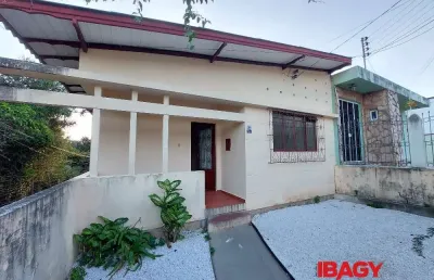Excelente casa 4 dormitório(s) em capoeiras - florianópolis