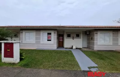 Excelente casa em condominio 2 dormitório(s) em bela vista - palhoça