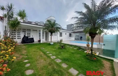 Excelente casa 4 dormitório(s) em coqueiros - florianópolis
