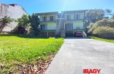 Casa com 4 quartos para alugar na Rua João Marçal, 171, Trindade, Florianópolis