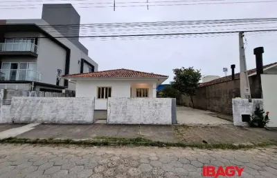 Excelente casa 3 dormitório(s) em carianos - florianópolis