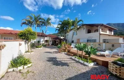 Excelente casa 3 dormitório(s) em praia de fora - palhoça