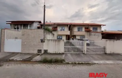 Excelente casa 2 dormitório(s) em bela vista - palhoça